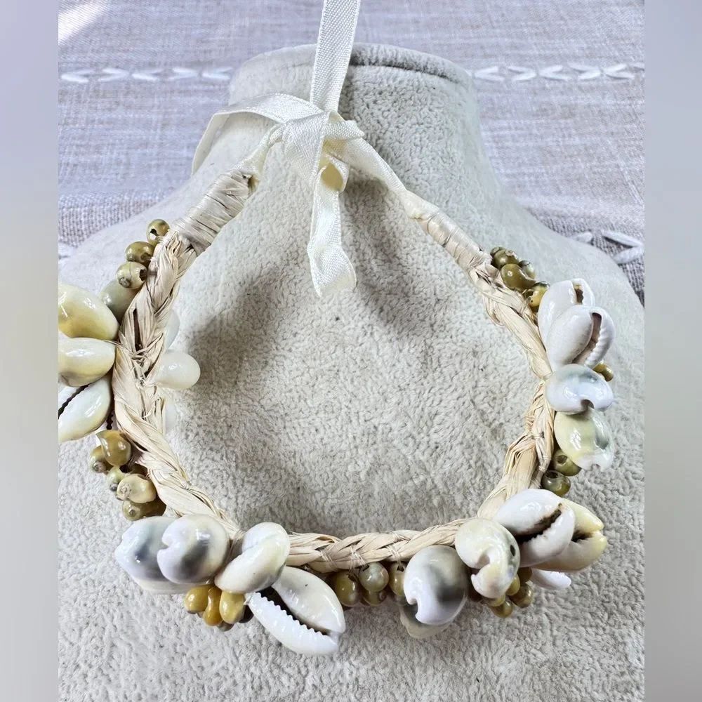 Vintage Raffia Shell Bracelet in Cream and Yellow